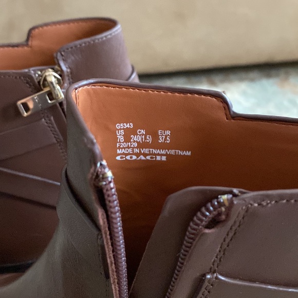 ✖️SOLD✖️Like-New Leather Coach Zip-up Booties - Brown - 7W - Picture 10 of 11